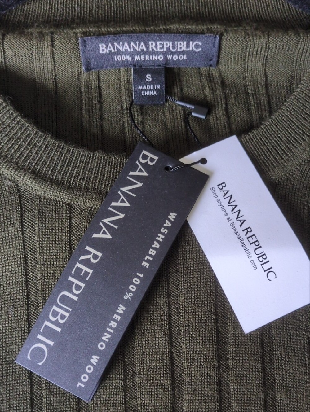Banana Republic NWT 100% Merino Wool Olive Ribbed Sweater Size Small - Picture 2 of 3